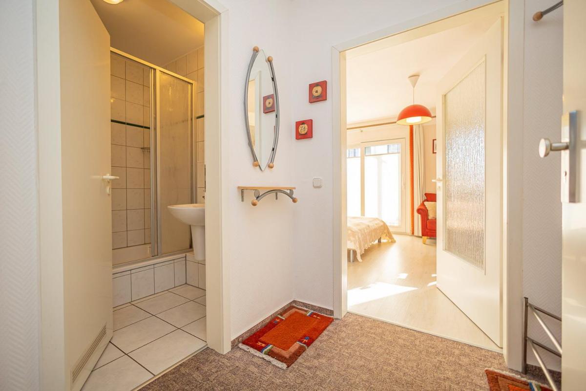 Studio 2 Im Eg Haus Stranddistel, Geschmackvoll Eingerichtete Ferienwohnung Fur 2 Personen In Цингст Экстерьер фото
